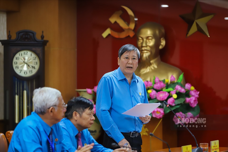Ông Trần Thanh Hải - Phó Chủ tịch Thường trực Tổng Liên đoàn Lao động Việt Nam - báo cáo khái quát về giải thưởng Nguyễn Văn Linh lần thứ II năm 2022.