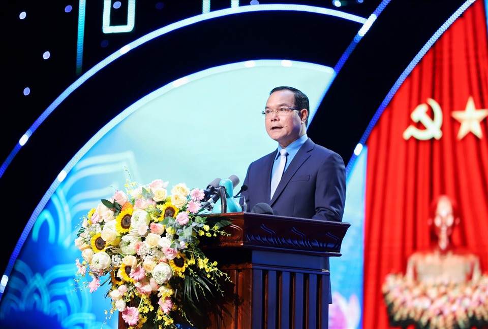 Chủ tịch Tổng liên đoàn Lao động Việt Nam Nguyễn Đình Khang phát biểu khai mạc lễ trao giải. Ảnh: Tô Thế