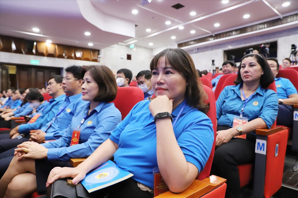 Các đại biểu tham dự lễ trao tặng giải thưởng Nguyễn Văn Linh lần III, năm 2022 chăm chú lắng nghe những chia sẻ của các cá nhân tiêu biểu được trao tặng giải thưởng Nguyễn Văn Linh. Ảnh: Tô Thế