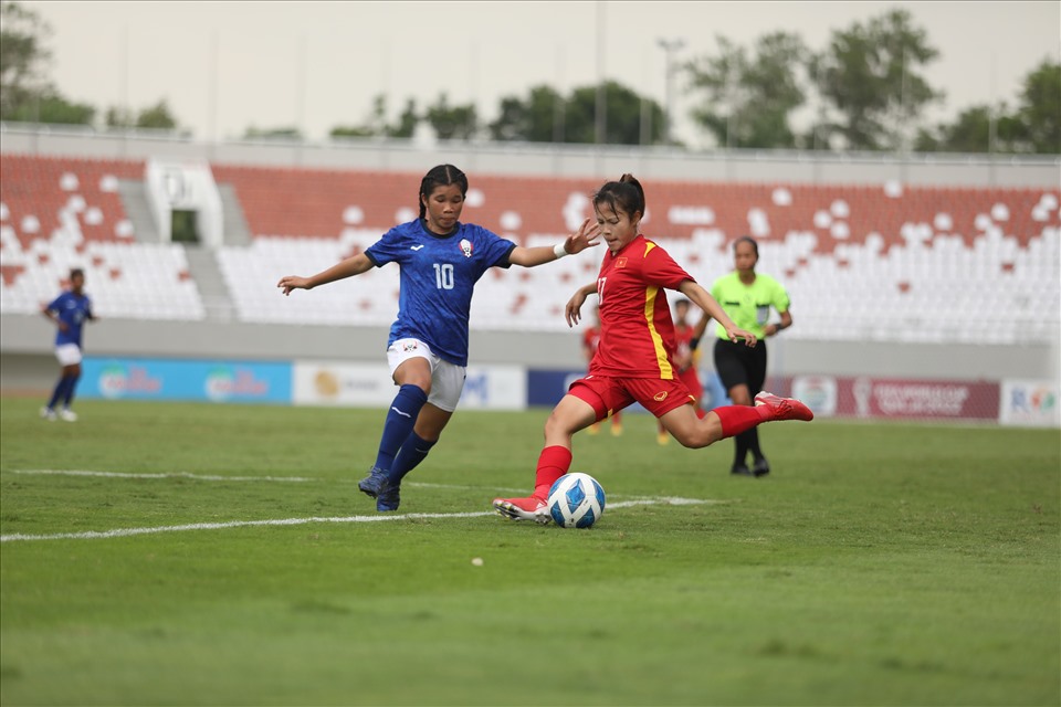 U18 nữ Việt Nam tham dự U18 nữ Đông Nam Á 2022 với mục tiêu giúp các cầu thủ trẻ tích luỹ kinh nghiệm thi đấu quốc tế hướng đến mục tiêu xa hơn trong tương lai. Ảnh: VFF