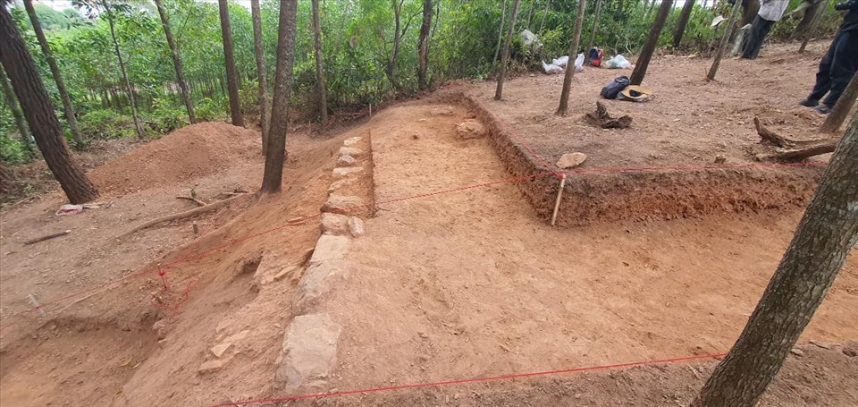 Khảo cổ học bước đầu đã phát lộ cấu trúc, quy mô của di tích núi Bân - đàn tế Giao thời Tây Sơn. Ảnh: PTH