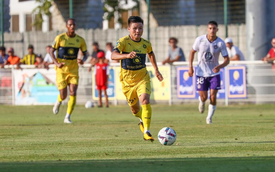 Quang Hải sẵn sàng cho màn ra mắt tại Ligue 2 nếu được trao cơ hội. Ảnh: Pau FC