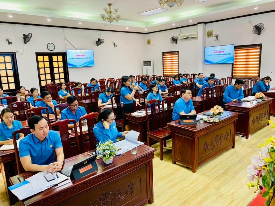 Đông đảo lãnh đạo, cán bộ các Ban cơ quan LĐLĐ tỉnh Thái Nguyên tham dự hội nghị.