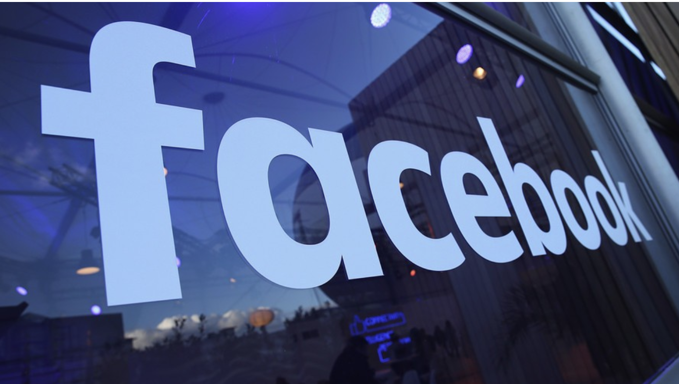 Facebook chịu ảnh hưởng nặng nề từ các chính sách mới của nhà Táo. Ảnh chụp màn hình