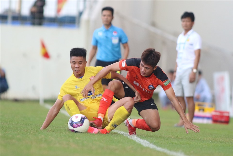 Sau bàn thua, Nam Định bắt đầu dâng cao với hy vọng tìm bàn gỡ nhưng bất thành. Chung cuộc, Đà Nẵng giành chiến thắng với tỉ số 1-0. Chiến thắng thứ 3 liên tiếp giúp thầy trò ông Phan Thanh Hùng áp sát ngôi đầu của câu lạc bộ Hà Nội với 16 điểm sau 10 trận.