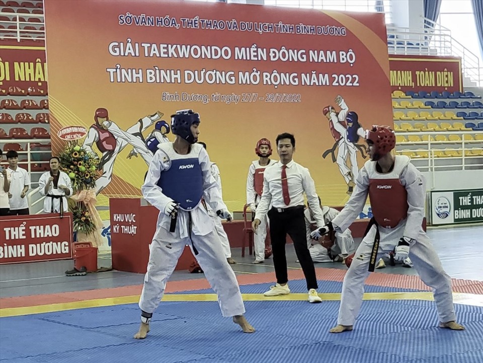 Giải Taekwondo miền Đông Nam Bộ mở rộng 2022 diễn ra sôi nổi. Ảnh: H.A