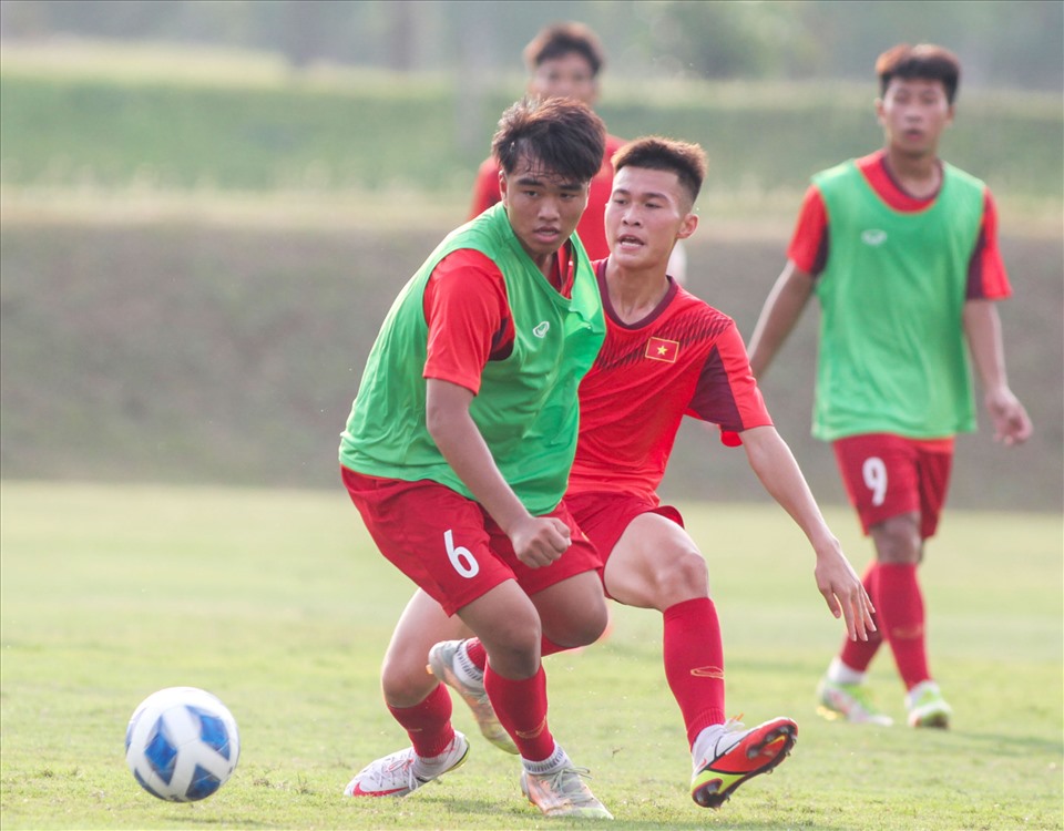 U16 Việt Nam tập buổi đầu tiên tại Indonesia. Ảnh: VFF