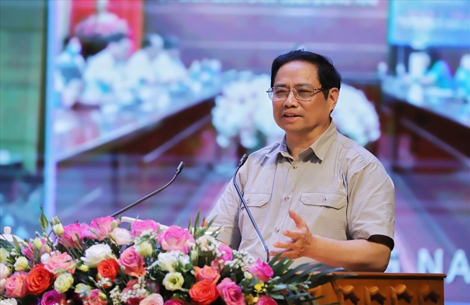 Thủ tướng Phạm Minh Chính phát biểu tại Chương trình đối thoại với 4.500 công nhân lao động với chủ đề “Công nhân Việt Nam với khát vọng phát triển đất nước” diễn ra ngày 12.6 tại Bắc Giang . Ảnh: Hải Nguyễn.
