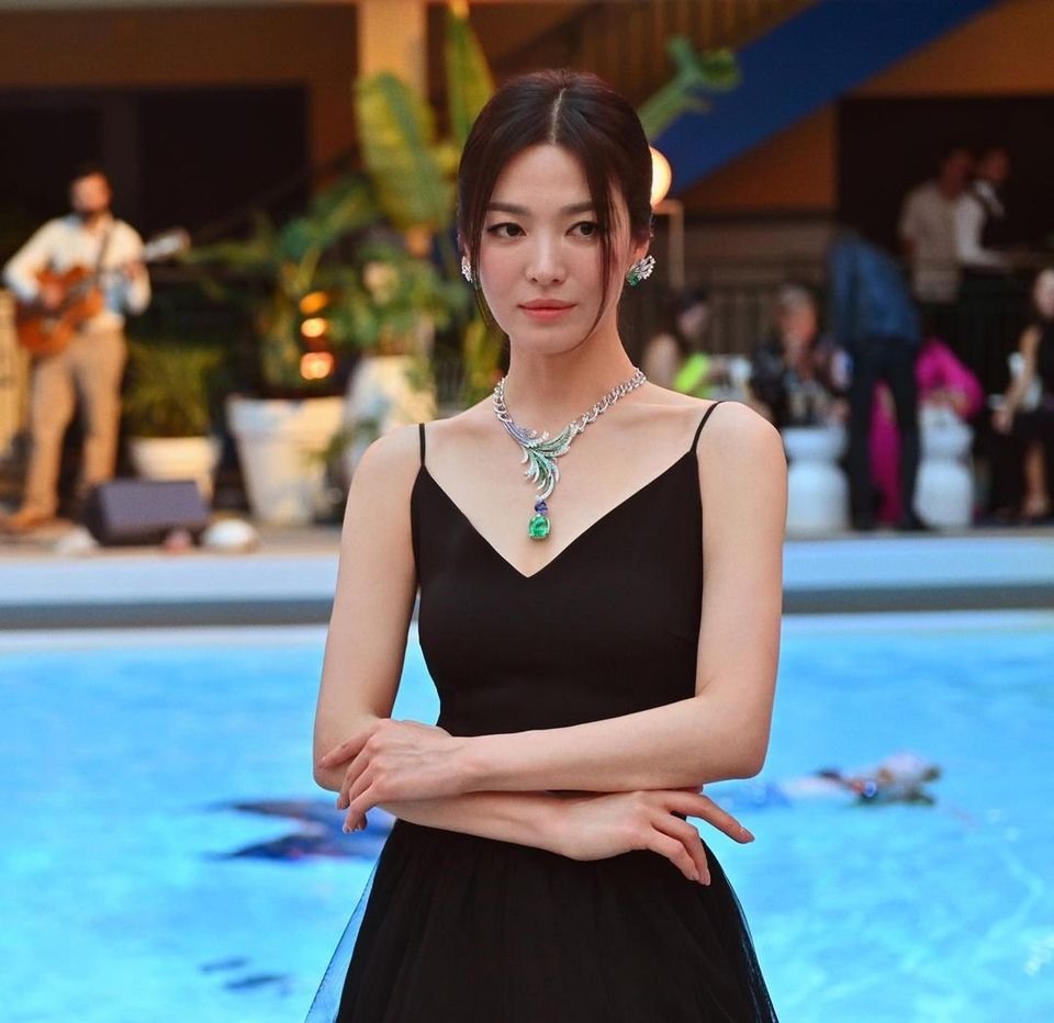 Song Hye Kyo xuất hiện với nhan sắc kiều diễm tại sự kiện thời trang ở Pháp