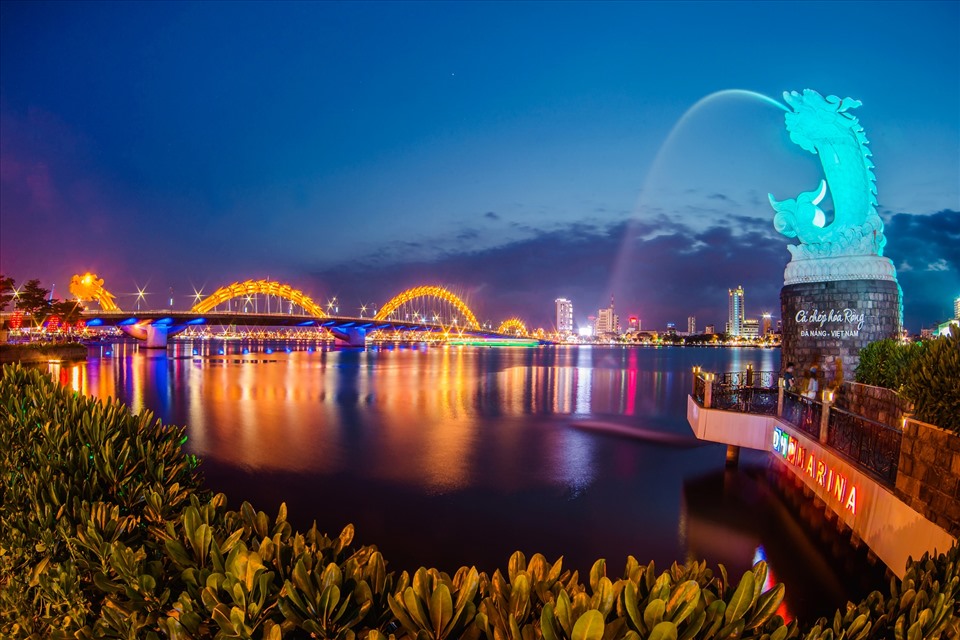 Đà Nẵng về đêm. Ảnh: Nguyễn Đình Thi