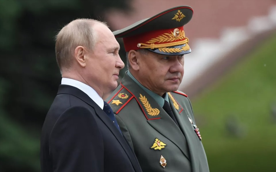 Tổng thống Vladimir Putin và Bộ trưởng Quốc phòng Sergei Shoigu. Ảnh: Kremlin