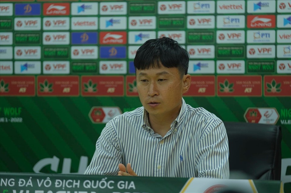 Huấn luyện viên Chun Jae Ho từ chối nói về Quang Hải sau trận đấu. Ảnh: M.T