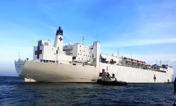 Tàu bệnh viện USNS Mercy (T-AH 19) là một trong các con tàu lớn nhất thế giới.