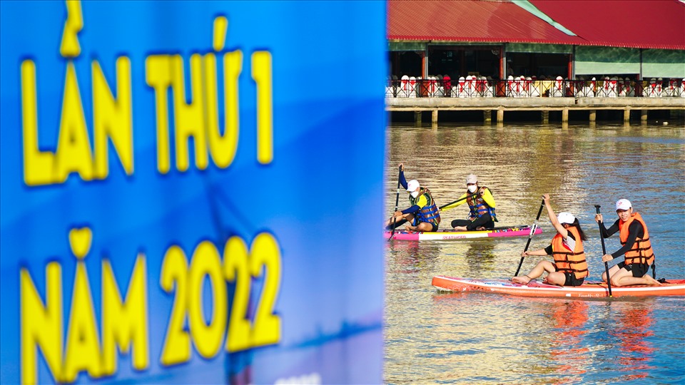 Ngày 30.7, Sở VHTTDL TP.Cần Thơ phối hợp với Bệnh viện Đa khoa Quốc tế SIS Cần Thơ tổ chức Lễ khai mạc Giải đua thuyền ván Sup TP.Cần Thơ lần thứ nhất năm 2022, tại bờ kè Rạch Khai Luông, TP.Cần Thơ.