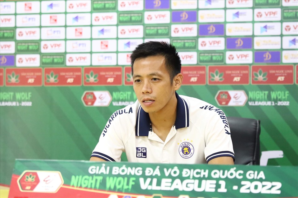 Văn Quyết cùng các đồng đội câu lạc bộ Hà Nội tỏ ra quyết tâm trước trận gặp Sông Lam Nghệ An.