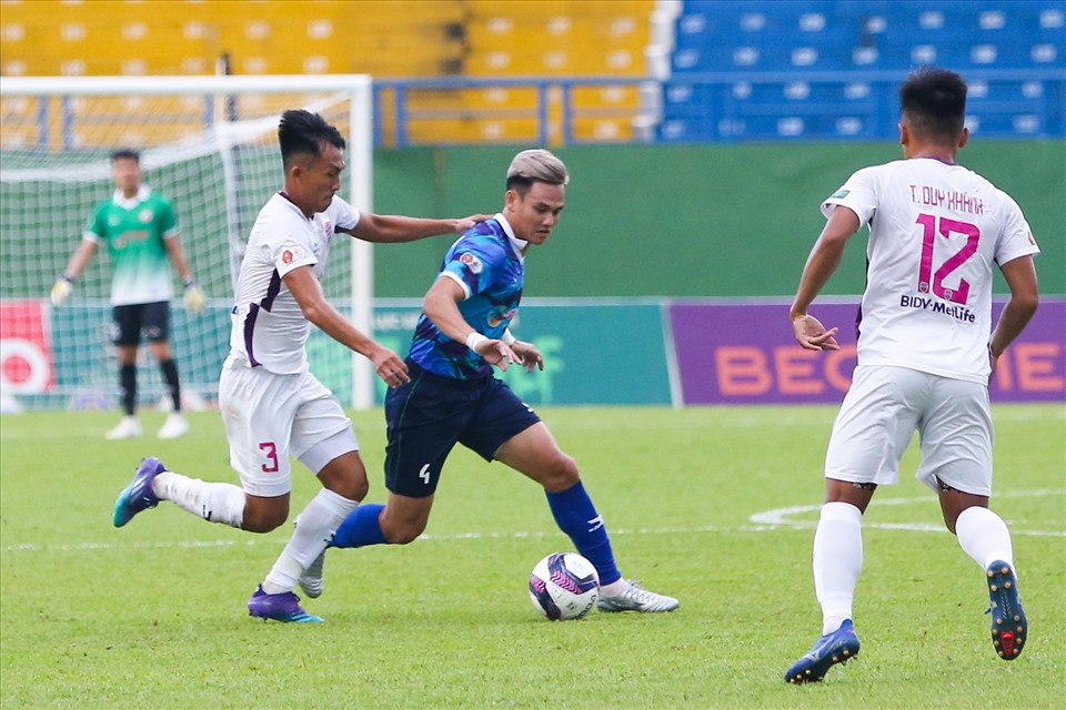 Dù thi đấu ở vị trí hậu vệ nhưng Hồ Tấn Tài đang có hiệu suất ghi bàn ấn tượng khi đóng góp 2 pha lập công cho đến trước trận gặp Bình Dương.