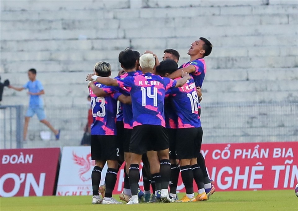 Tuy nhiên, chỉ sau 4 phút, câu lạc bộ Sài Gòn một lần nữa vươn lên dẫn trước 2-1. Theo đó, Gustavo lập cú đúp mang niềm vui về cho đội bóng và người hâm mộ.