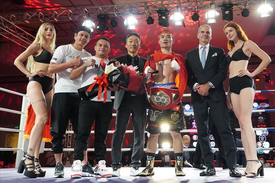 và bảo vệ thành công đai vô địch IBF hạng flyweight cho Việt Nam. Ảnh: T.A