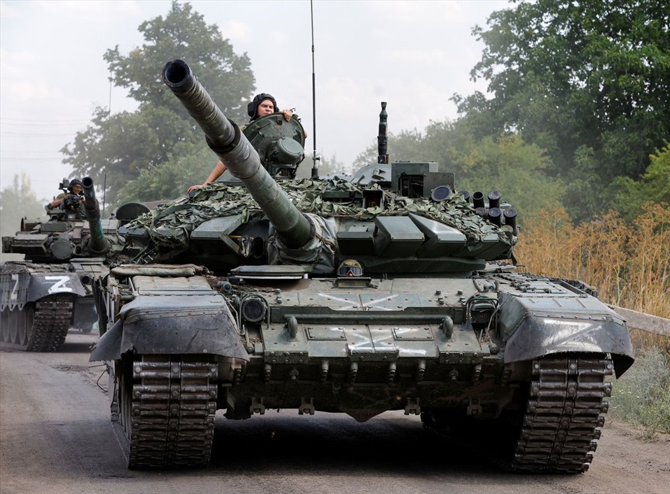 Xe tăng của lực lượng thân Nga ở Olenivka, Donetsk, Ukraina, ngày 29.7.2022. Ảnh: Reuters
