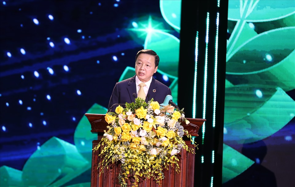 Bộ trưởng Trần Hồng Hà phát biểu khai mạc lễ trao giải. Ảnh: C.N