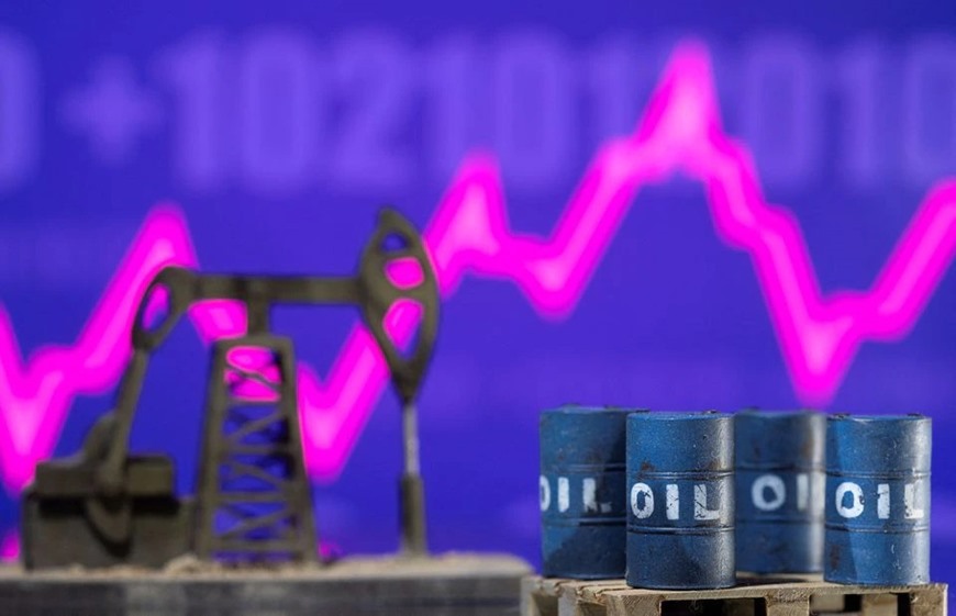 Tính cả tuần, giá dầu WTI và dầu Brent tăng tương ứng 4,1% và 6,6%. Ảnh: Reuters