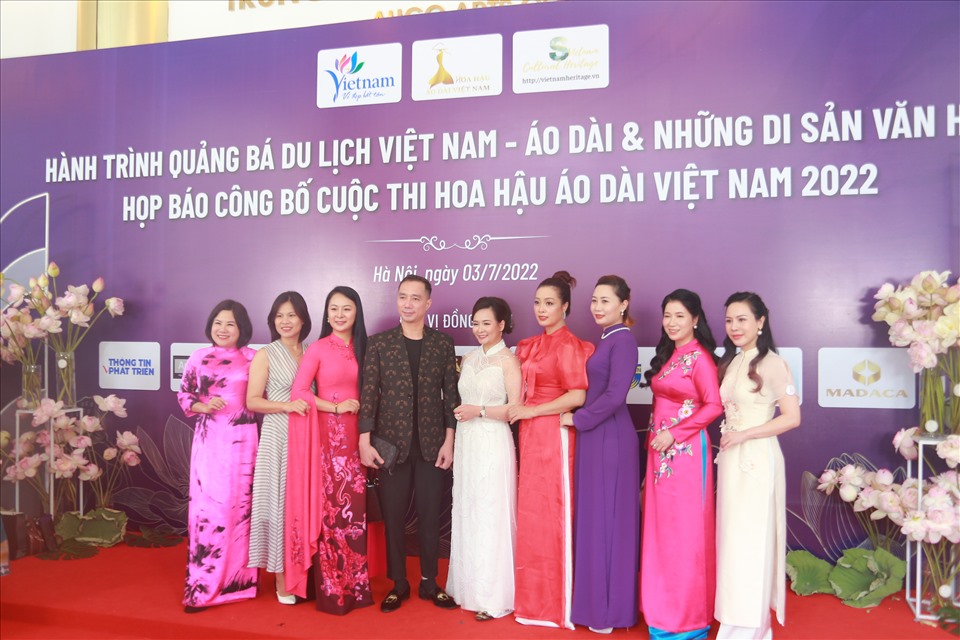 Cuộc thi Hoa hậu Áo dài Việt Nam thu hút thí sinh từ nhiều độ tuổi.