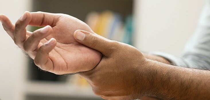 Thông thường tê bì liên quan đến các rối loạn chức năng của thần kinh ngoại vi. Ảnh: Wedmd