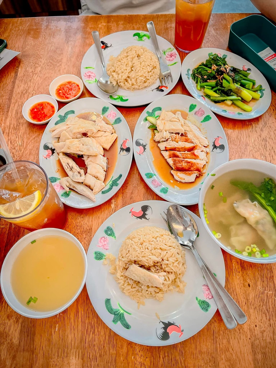 Đồ ăn ở Singapore hợp khẩu vị người Việt nhưng hơi đắt đỏ.