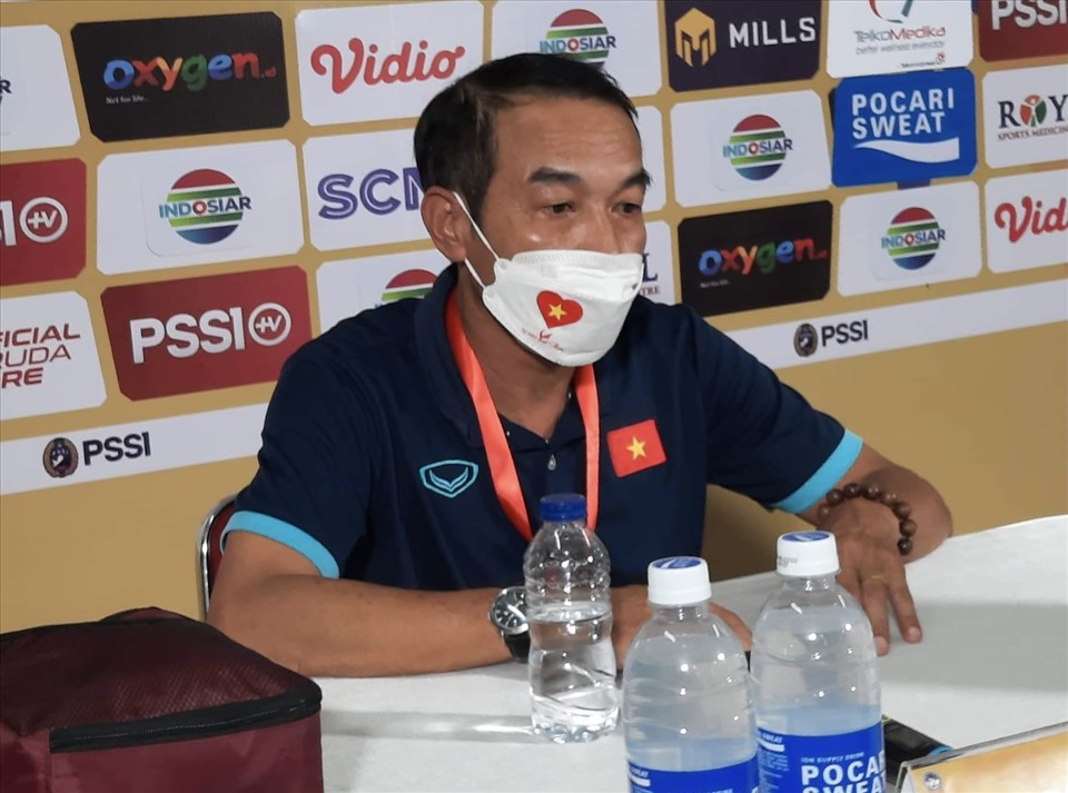 Huấn luyện viên Đinh Thế Nam chưa hoàn toàn hài lòng với U19 Việt Nam. Ảnh: H.A