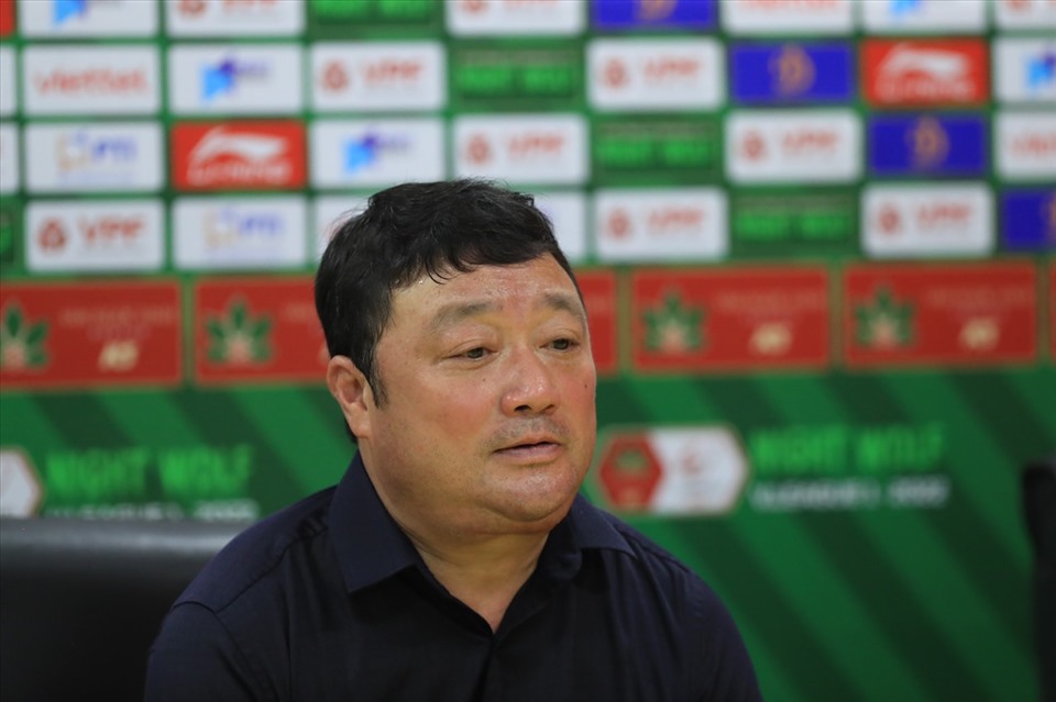 Huấn luyện viên Trương Việt Hoàng tiếc nuối vì thất bại của Viettel. Ảnh: Hoài Thu
