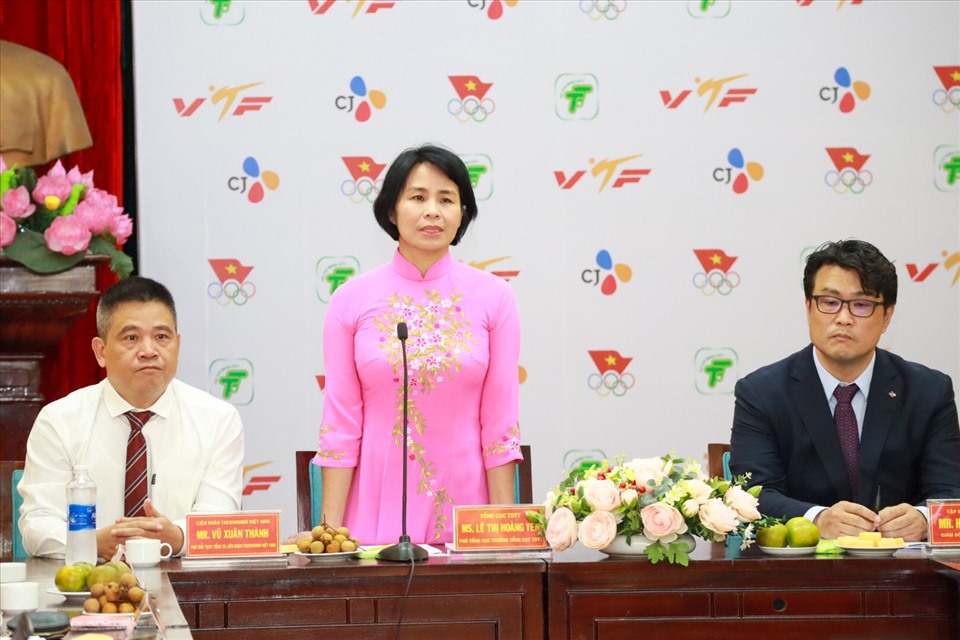 Bà Lê Thị Hoàng Yến - Phó Tổng cục trưởng Tổng cục Thể dục thể thao phát biểu tại lễ ra mắt giải vô địch Taekwondo các lứa tuổi quốc gia 2022. Ảnh: H.A