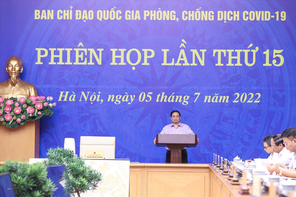 Thủ tướng Phạm Minh Chính, Trưởng Ban chỉ đạo quốc gia phòng chống dịch COVID-19, chủ trì Phiên họp lần thứ 15 của Ban chỉ đạo. Ảnh: Nhật Bắc