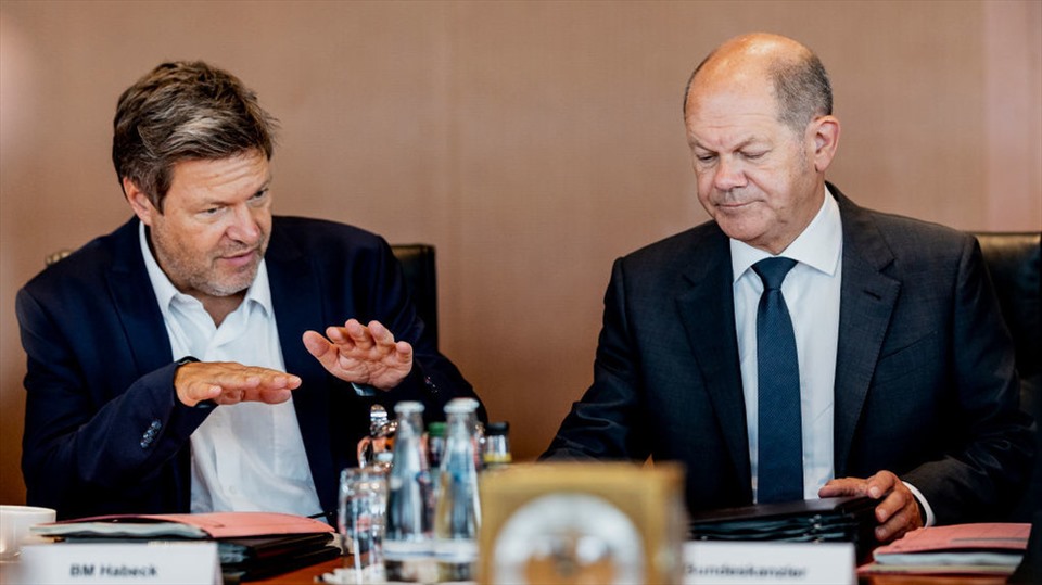 Thủ tướng Đức Olaf Scholz (phải) và Bộ trưởng Kinh tế Đức Robert Habeck. Ảnh: AFP