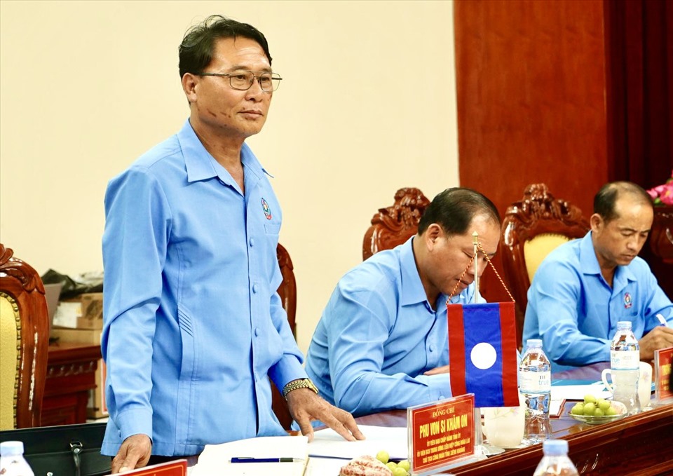 Ông Phu Von Si Khăm On - Chủ tịch Liên hiệp Công đoàn tỉnh Xiêng Khoảng phát biểu tại buổi toạ đàm. Ảnh: Minh Khuê