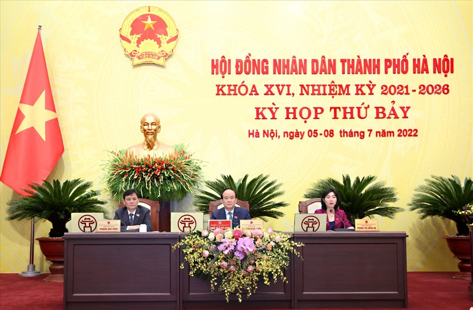 Lãnh đạo HĐND TP.Hà Nội điều hành phiên thảo luận.