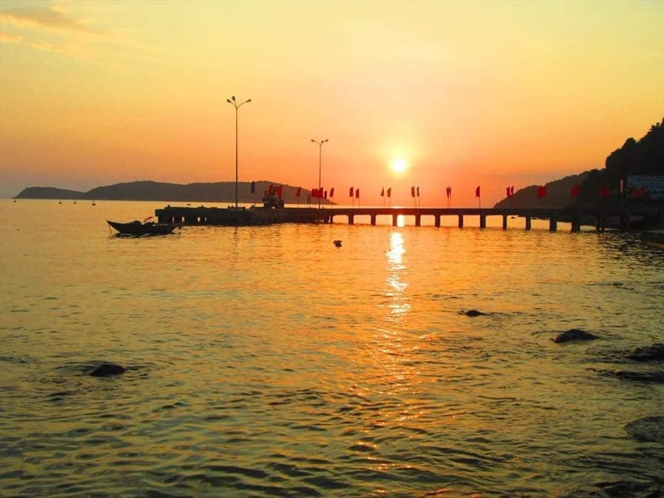 Hoàng hôn trên bến cảng Cù Lao Chàm đẹp đến ngỡ ngàng.