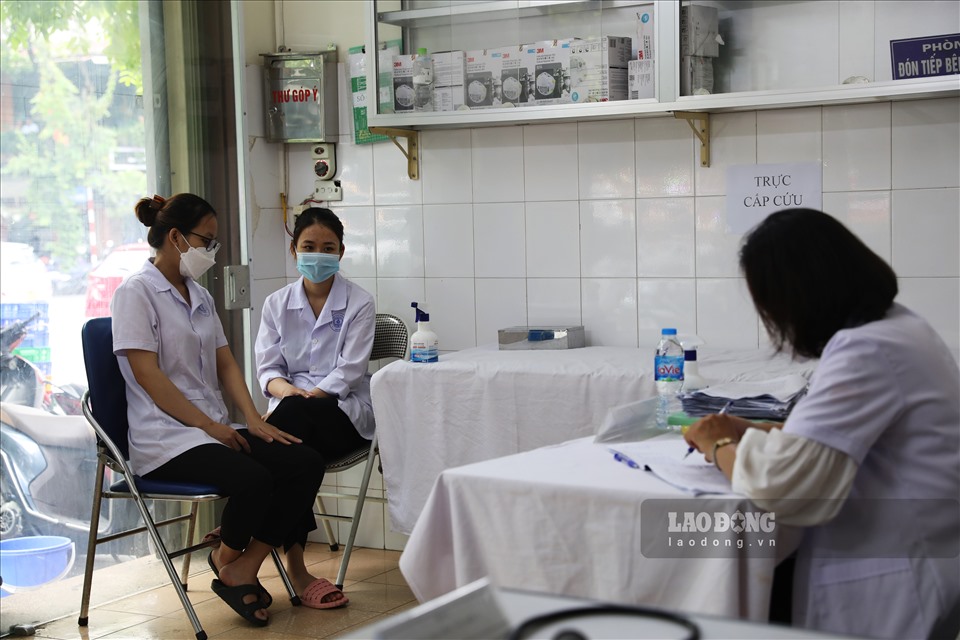 Theo ghi nhận, nhiều thời điểm trong ngày 6.7, điểm tiêm này chỉ còn lại cán bộ, nhân viên y tế phường Hàng Bông, quận Hoàn Kiếm.