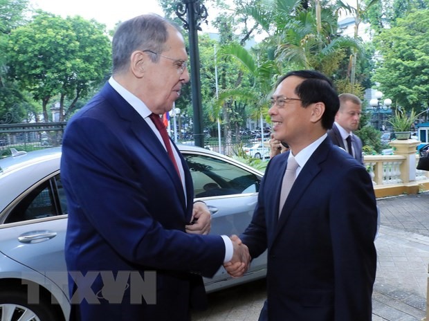 Trước đó, vào sáng 6.7, Bộ trưởng Ngoại giao Bùi Thanh Sơn đã đón Bộ trưởng Ngoại giao Sergei Lavrov. Ảnh: TTXVN