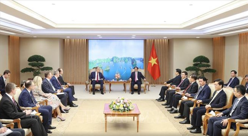 Thủ tướng Phạm Minh Chính và Bộ trưởng Ngoại giao Nga Sergei Lavrov thảo luận về việc củng cố các mối quan hệ song phương Việt Nam - Nga. Ảnh: TTXVN