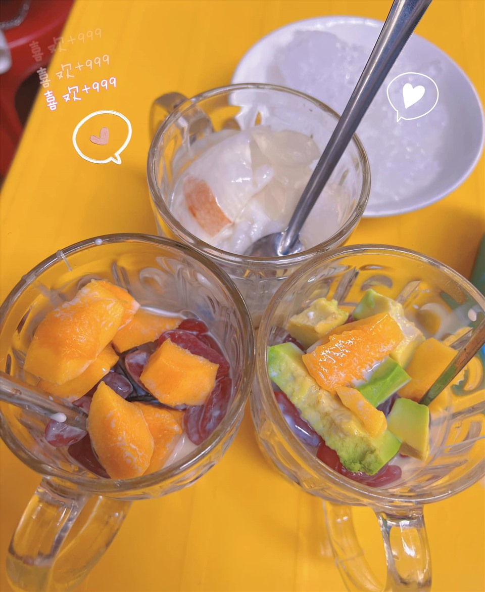 Hoa quả dầm sữa tươi.