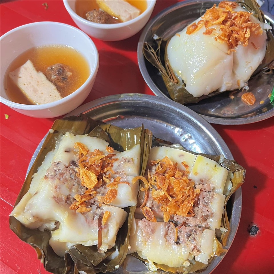 Bánh bèo, bánh giò gần quán cô Mây.