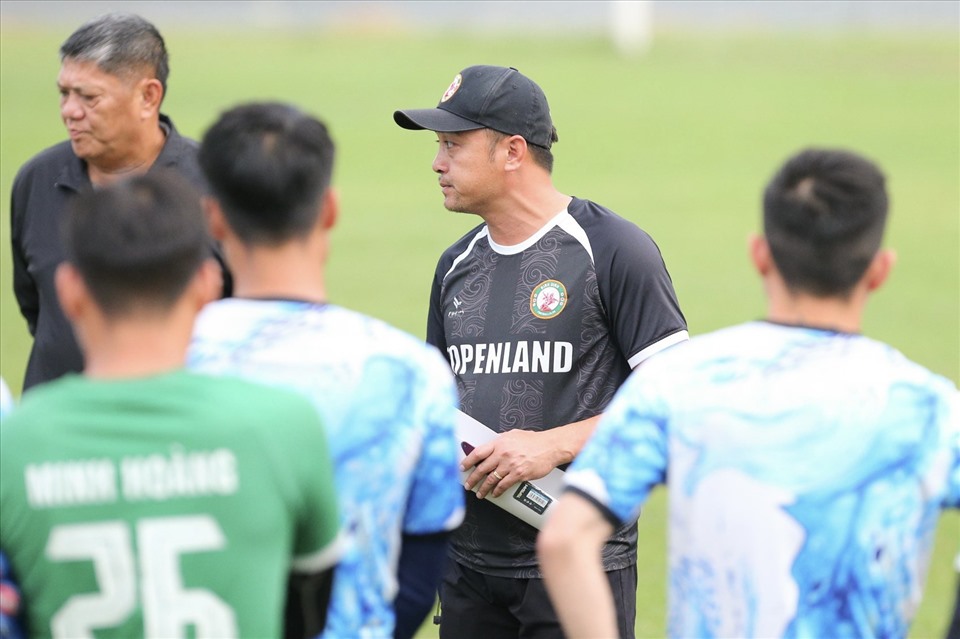 Huấn luyện viên Nguyễn Đức Thắng sẽ đối đầu đội bóng cũ ông từng dẫn dắt. Trong quá khứ, ông từng giành nhiều thành công trên cương vị huấn luyện viên trưởng câu lạc bộ Sài Gòn.