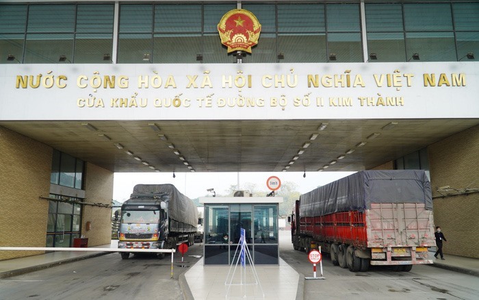 Dự kiến thời gian làm việc tại Cửa khẩu Kim Thành II sẽ kéo dài đến 22 giờ để giải phóng lượng xe hàng đang tồn sau 1 ngày tạm dừng hoạt động.