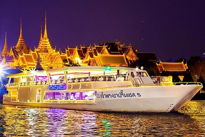 Du khách được thưởng thức bữa tối trên du thuyền 5 sao Chao Phraya Princess Luxury Star Cruise. - Ảnh: viatour