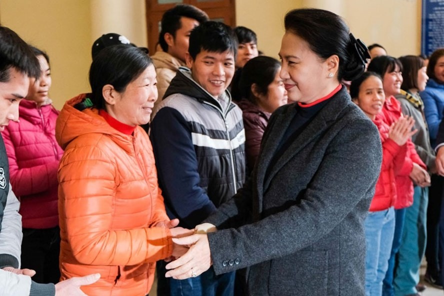 Chủ tịch Quốc hội Nguyễn Thị Kim Ngân và công nhân lao động tại “Tết sum vầy” 2018 tổ chức tại tỉnh Hải Dương ngày 6.2.