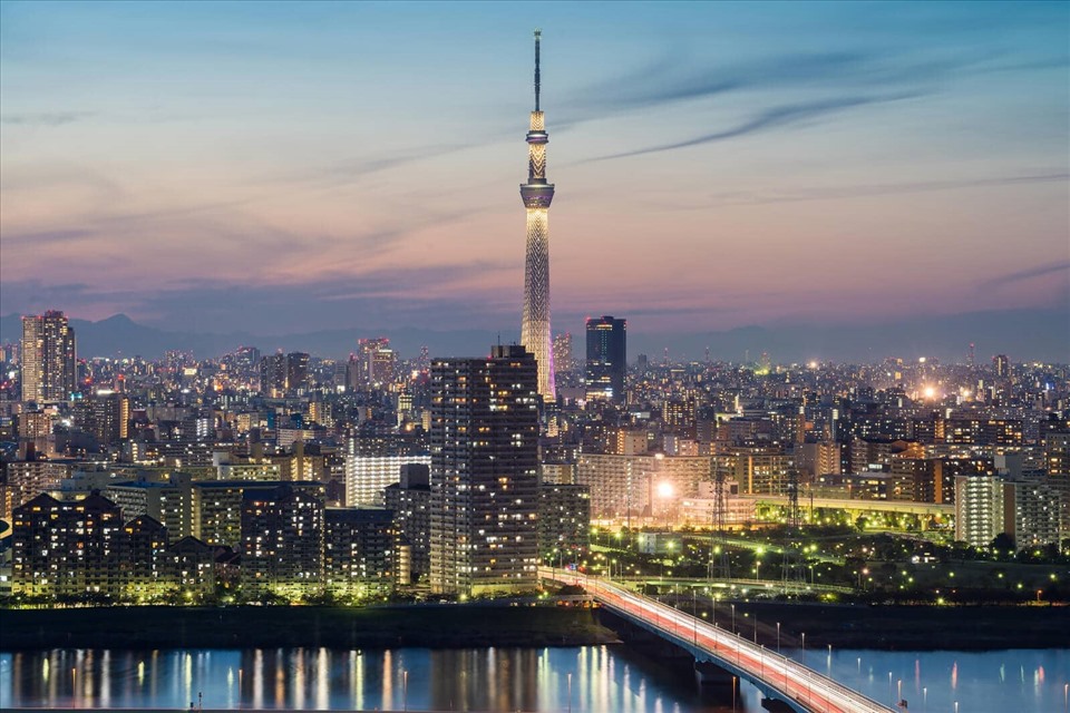 Mặc dù nổi tiếng với tốc độ phát triển, đô thị hóa nhanh nhưng Tokyo vẫn có ý thức bảo tồn truyền thống. Thành phố rất sạch sẽ, có nhiều khu vườn lịch sử, đền thờ, chùa chiền mang đậm sắc màu văn hóa dân tộc. - Ảnh: ANA