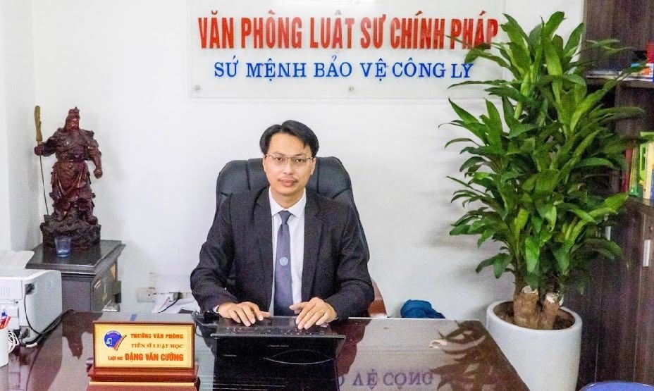 Tiến sĩ - luật sư Đặng Văn Cường nói về quyền lợi, trách nhiệm của người tìm được cổ vật. Ảnh: NVCC