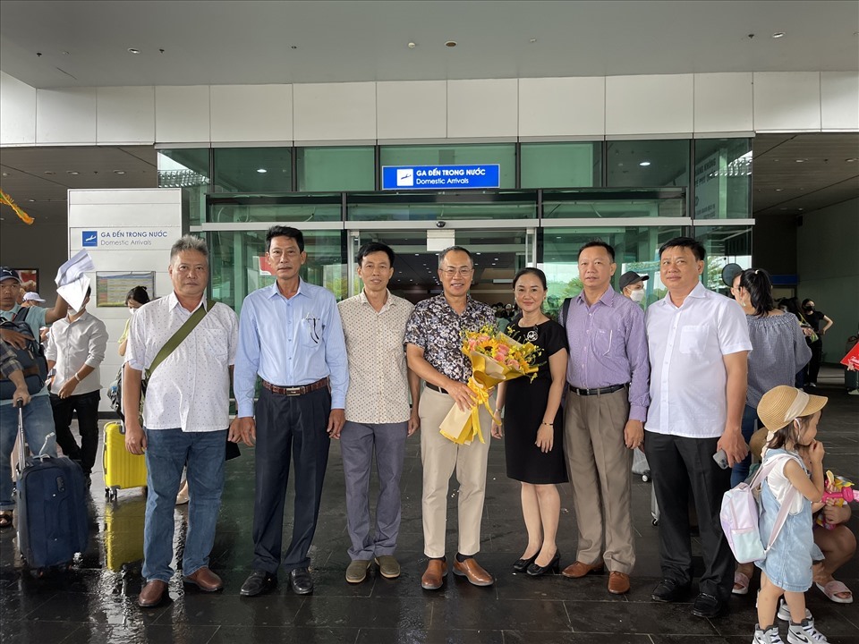 Lãnh đạo TP.Phú Quốc tiếp đoàn đến khảo sát các điểm du lịch và tặng hoa cho Đại sứ Đặc mệnh toàn quyền Việt Nam tại Thái Lan Phan Chí Thành.