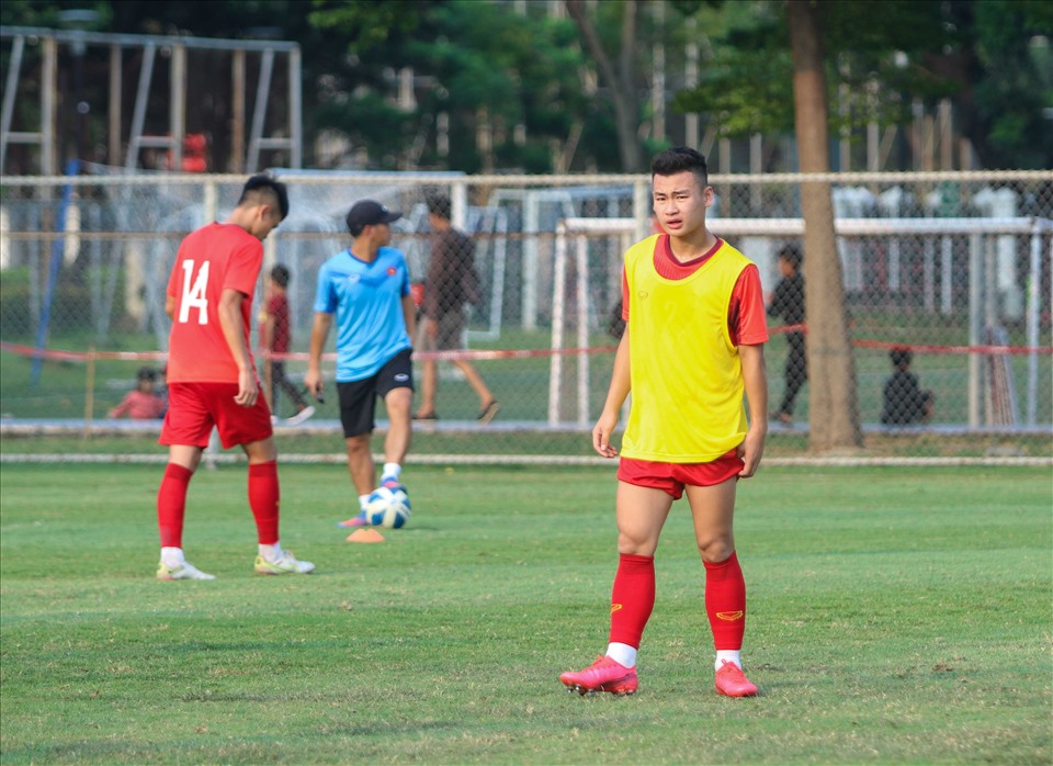 Anh Tú trở lại tập luyện cùng U19 Việt Nam. Ảnh: VFF