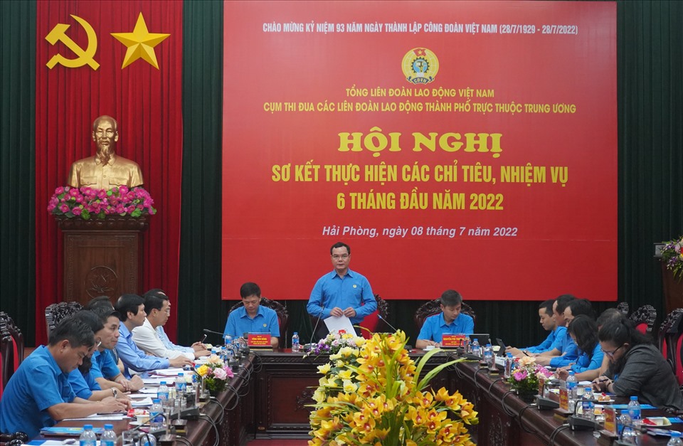 Đồng chí Nguyễn Đình Khang - Chủ tịch Tổng LĐLĐVN dự hội nghị. Ảnh: Mai Dung